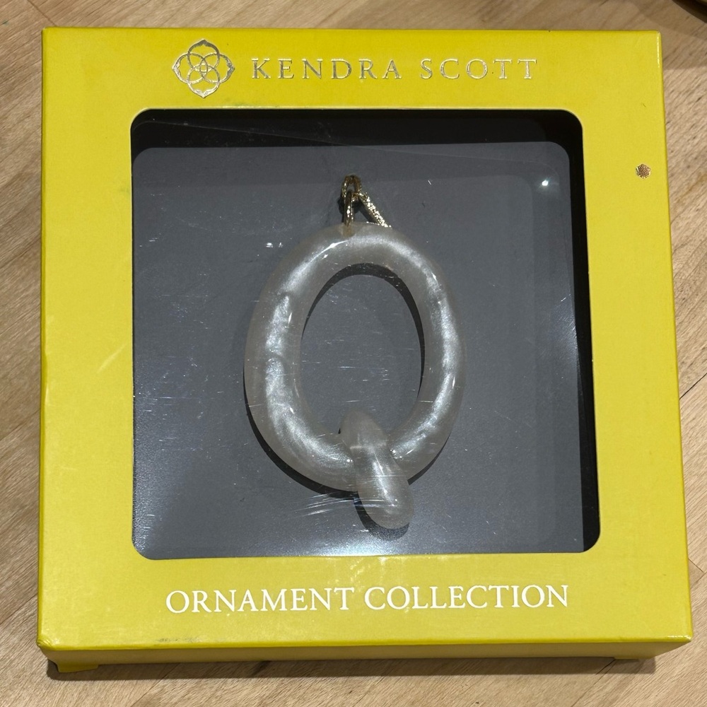 Kendra Scott Ornament Collection Q Letter Christmas Pearlescent Ivory Resin